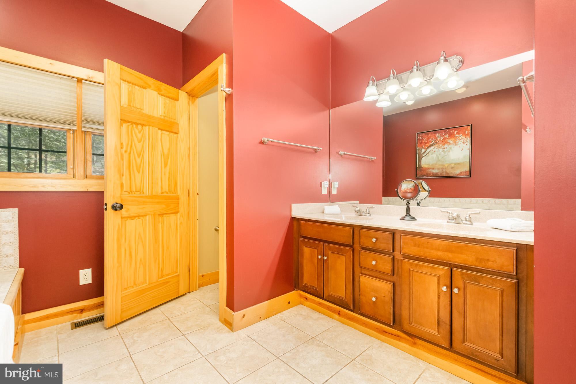 LAKESHORE DRIVE - Residential