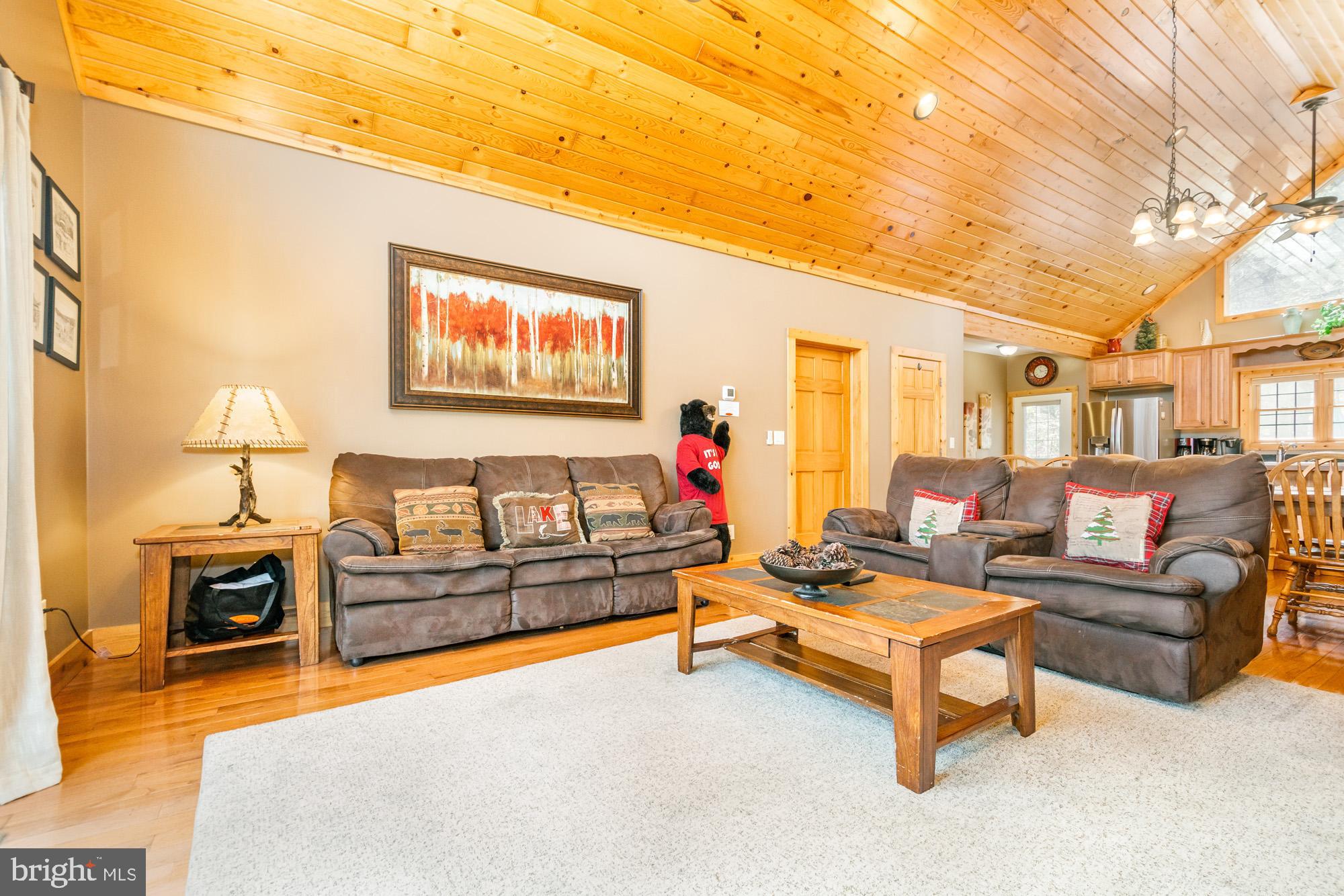 LAKESHORE DRIVE - Residential