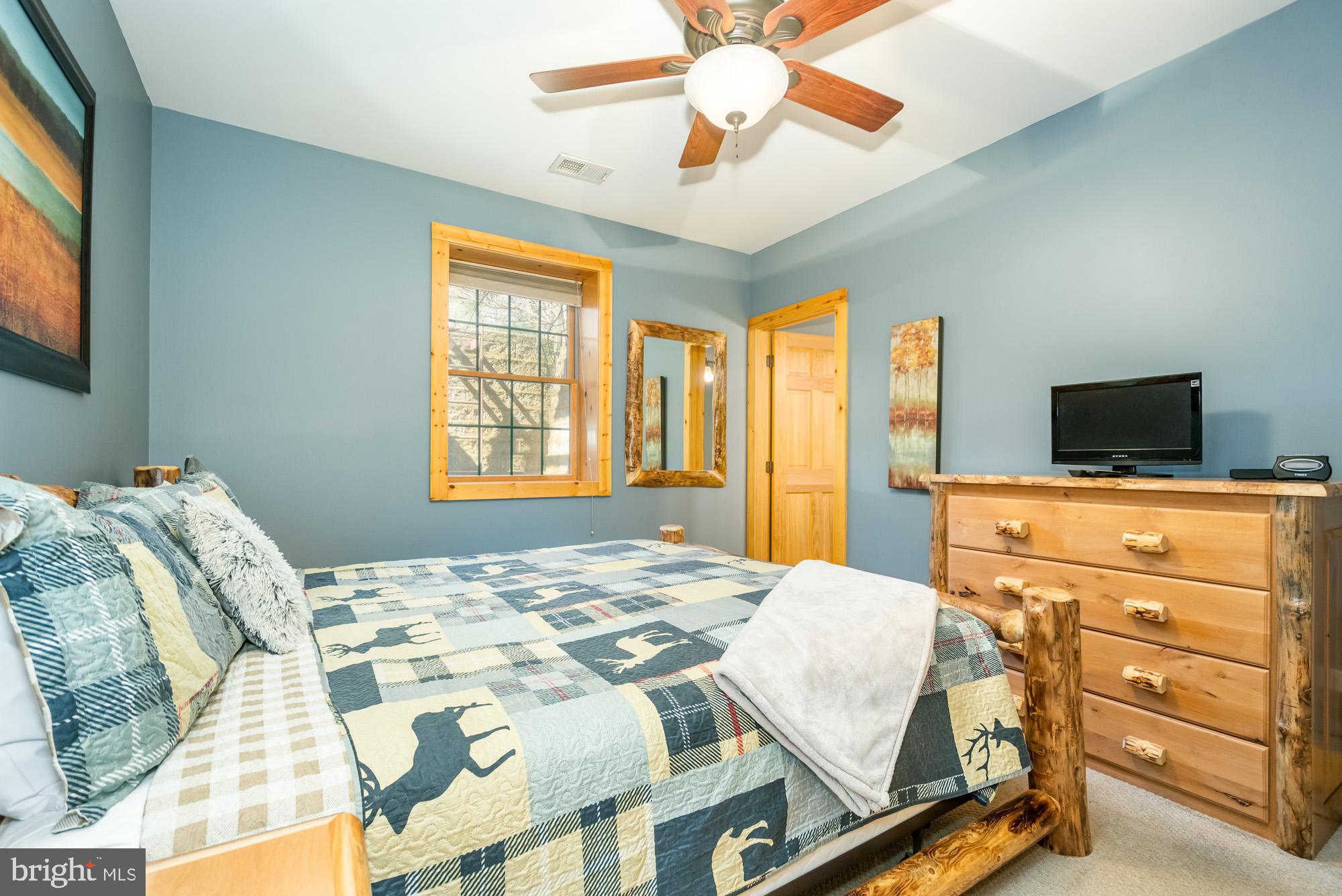 LAKESHORE DRIVE - Residential