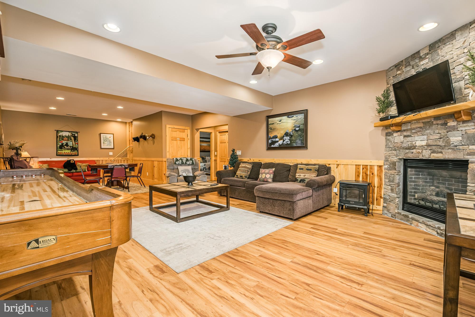 LAKESHORE DRIVE - Residential