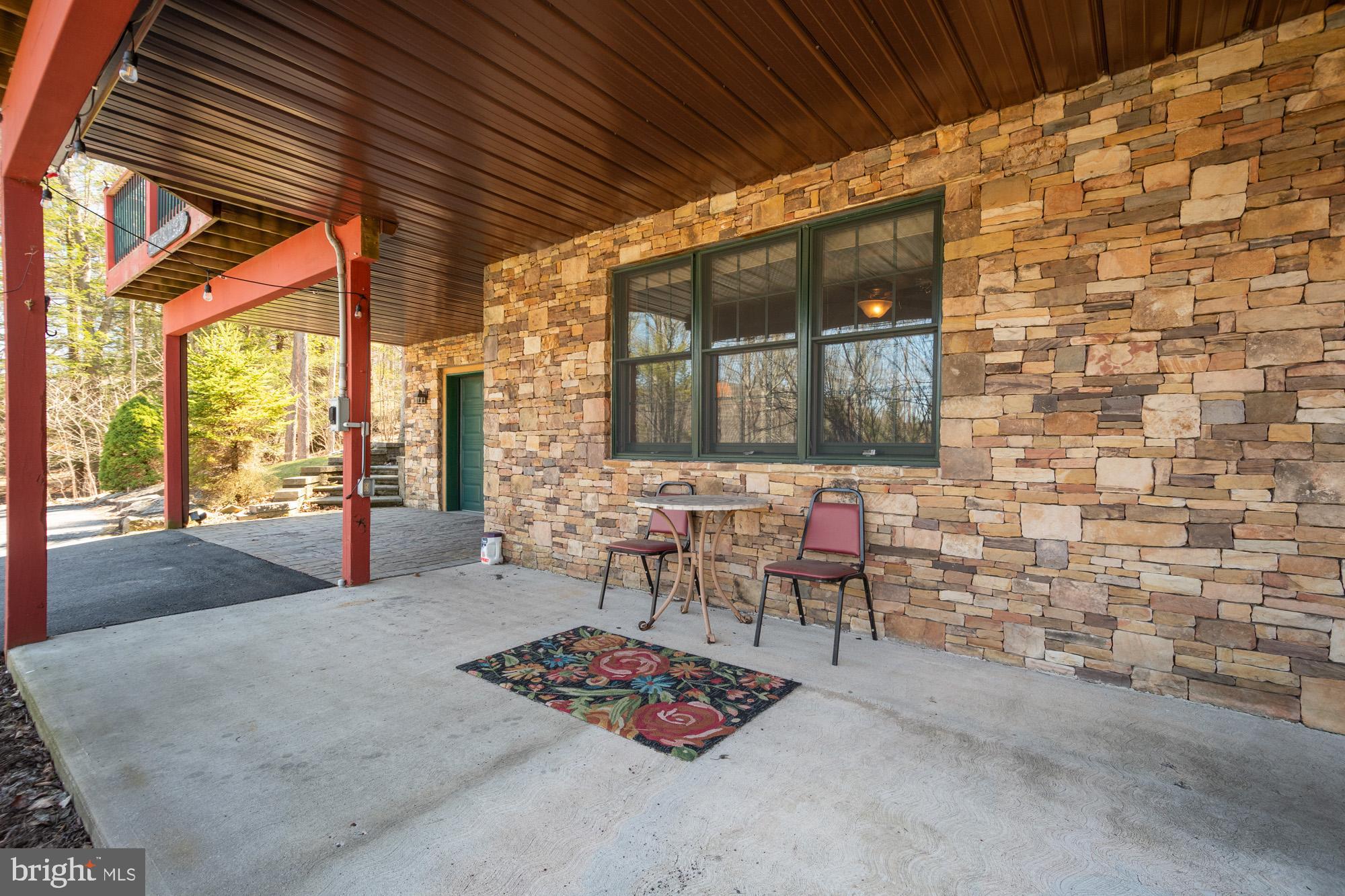 LAKESHORE DRIVE - Residential