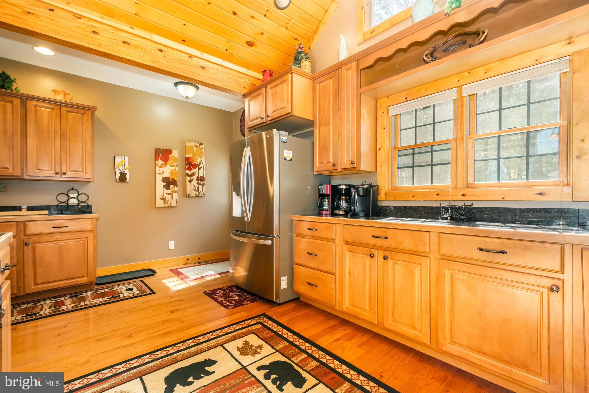 LAKESHORE DRIVE - Residential