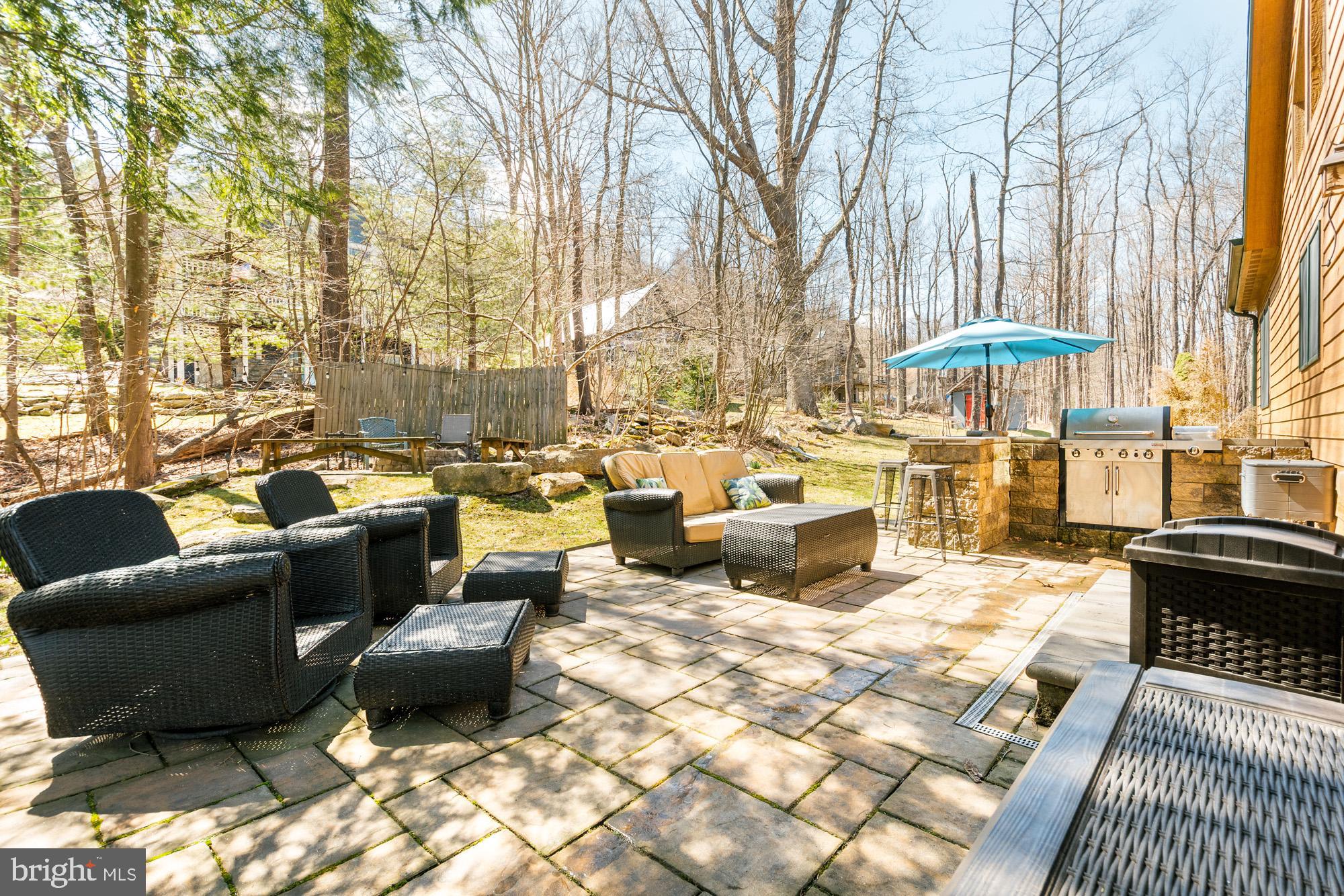 LAKESHORE DRIVE - Residential