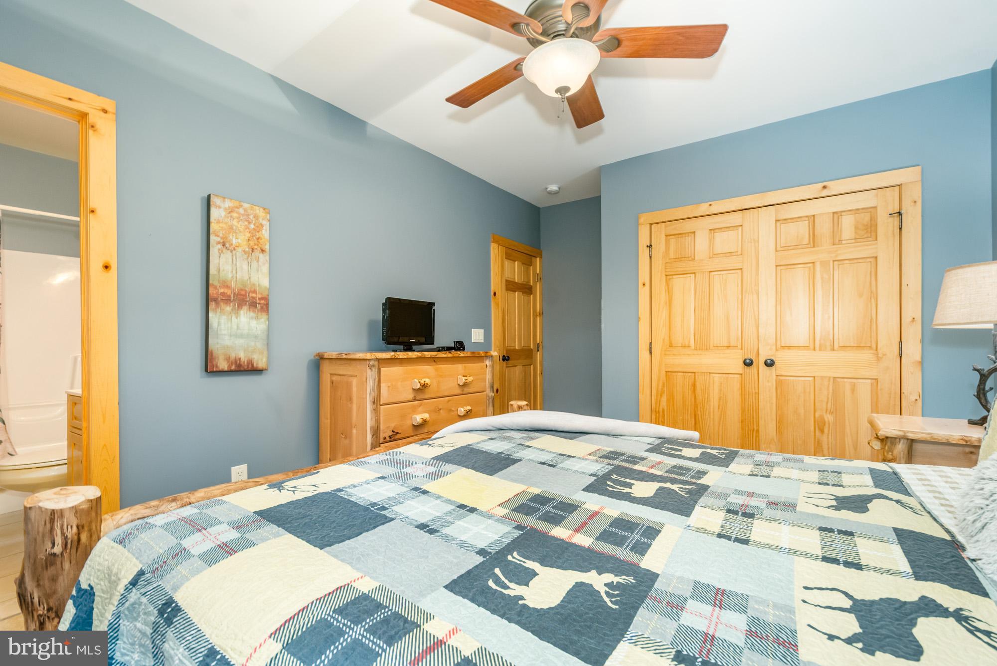 LAKESHORE DRIVE - Residential