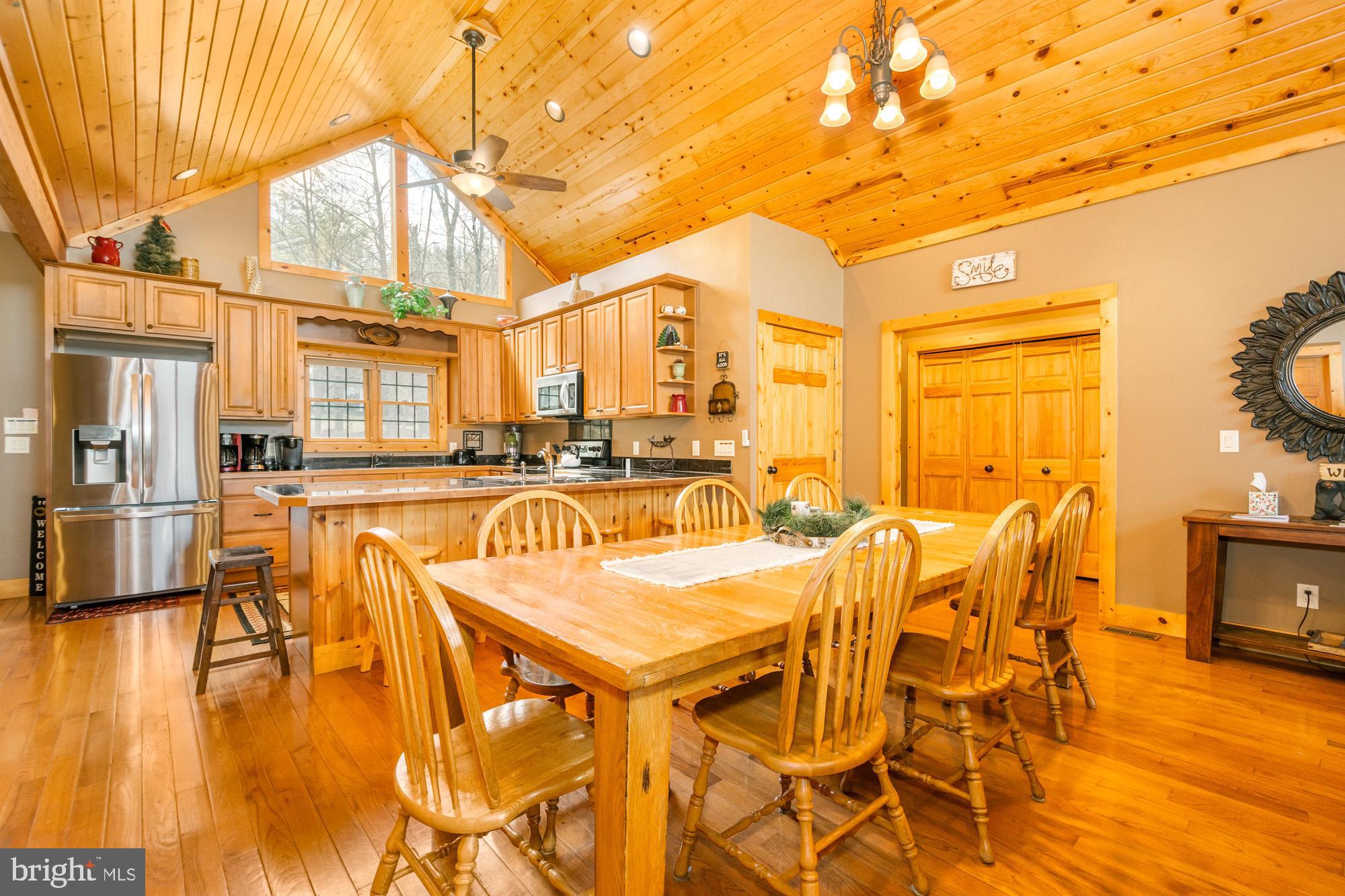 LAKESHORE DRIVE - Residential