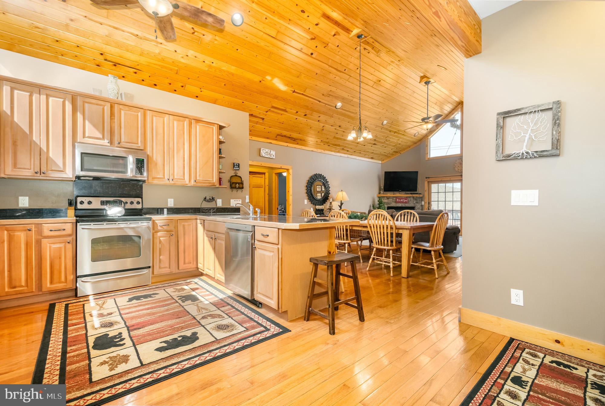 LAKESHORE DRIVE - Residential