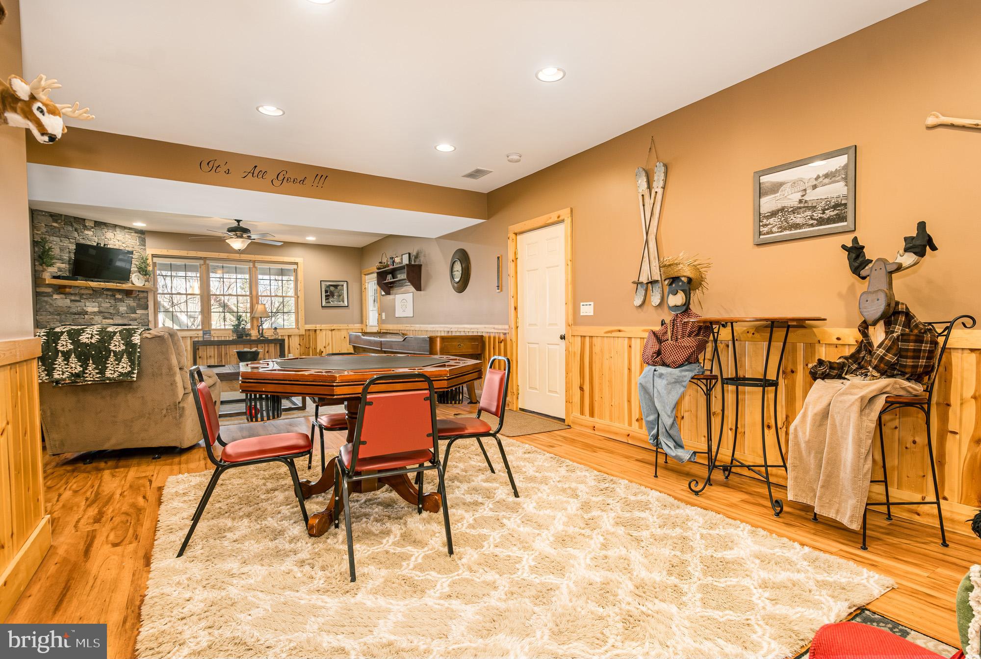 LAKESHORE DRIVE - Residential