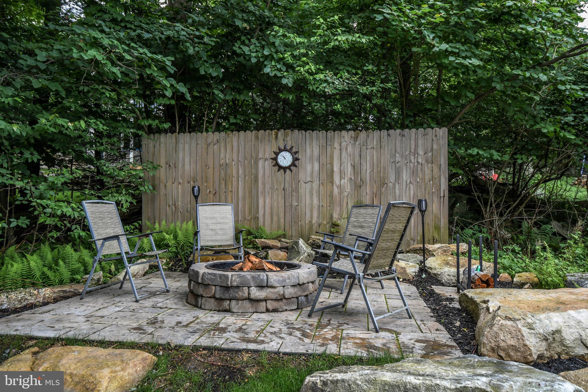 LAKESHORE DRIVE - Residential