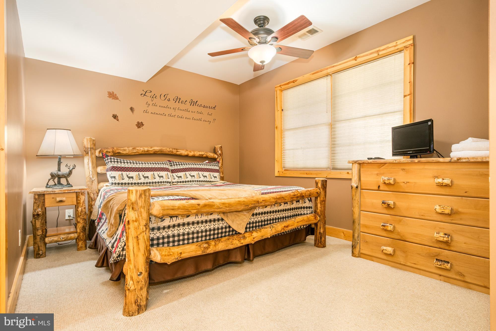 LAKESHORE DRIVE - Residential