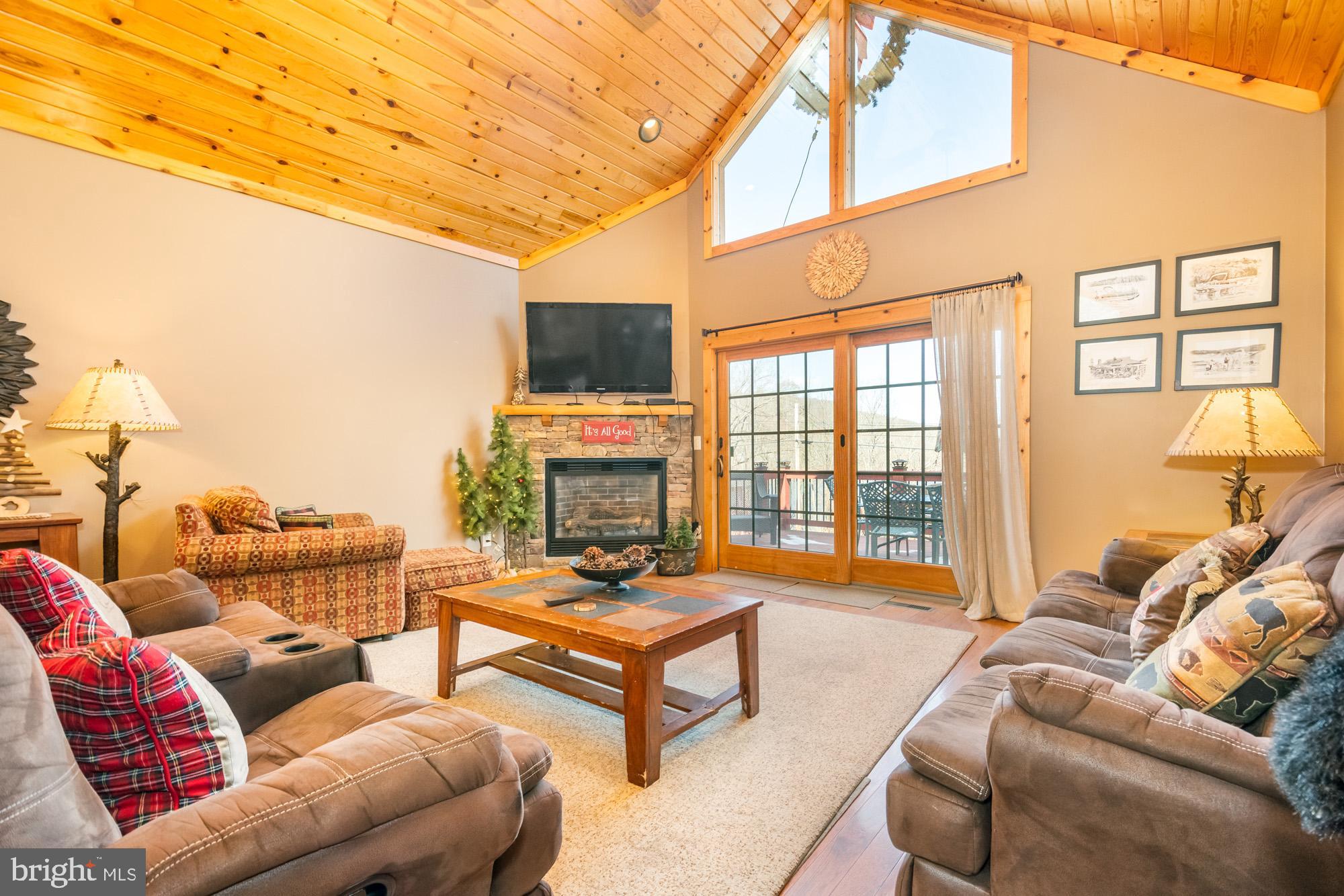 LAKESHORE DRIVE - Residential