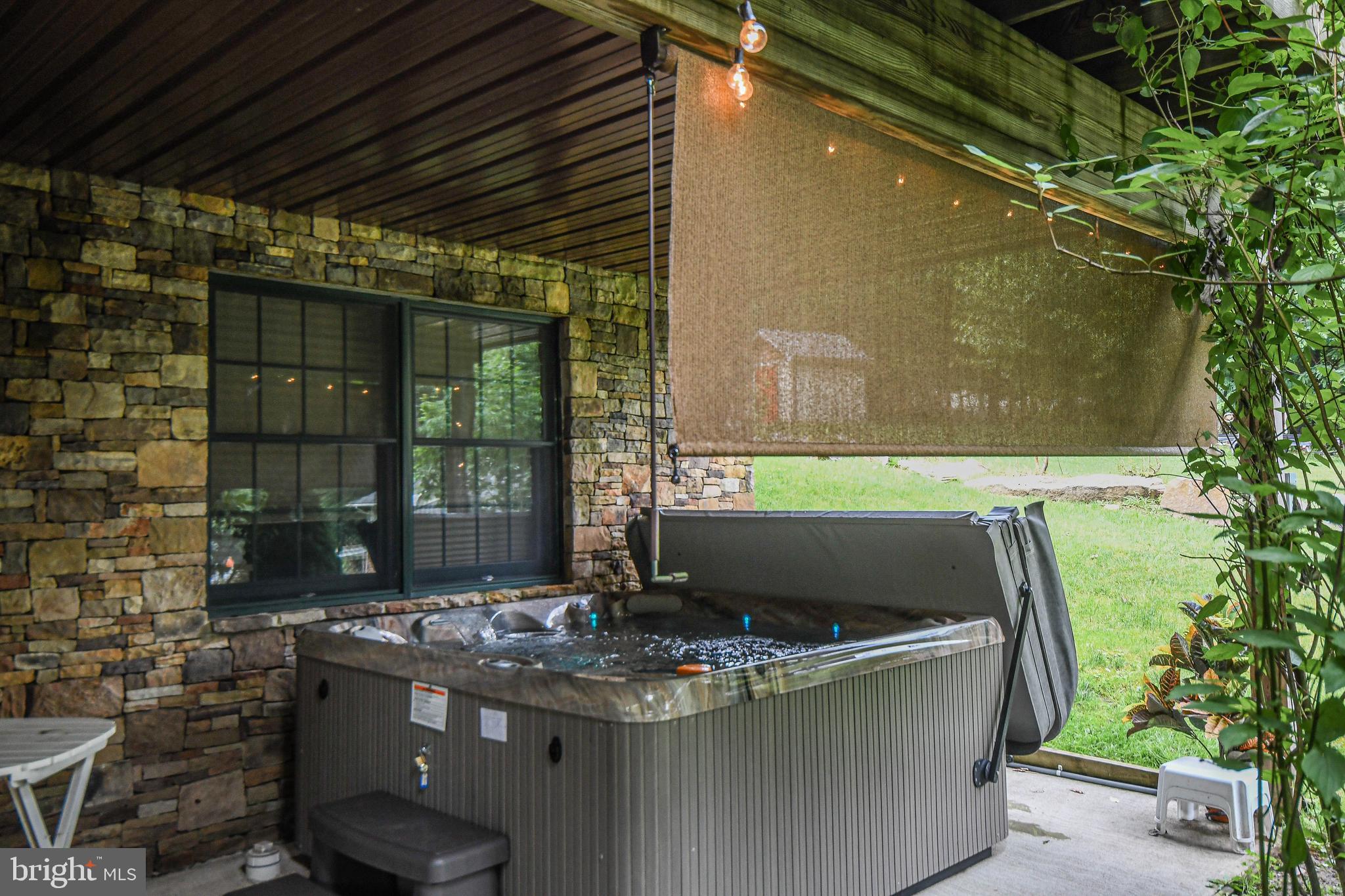 LAKESHORE DRIVE - Residential