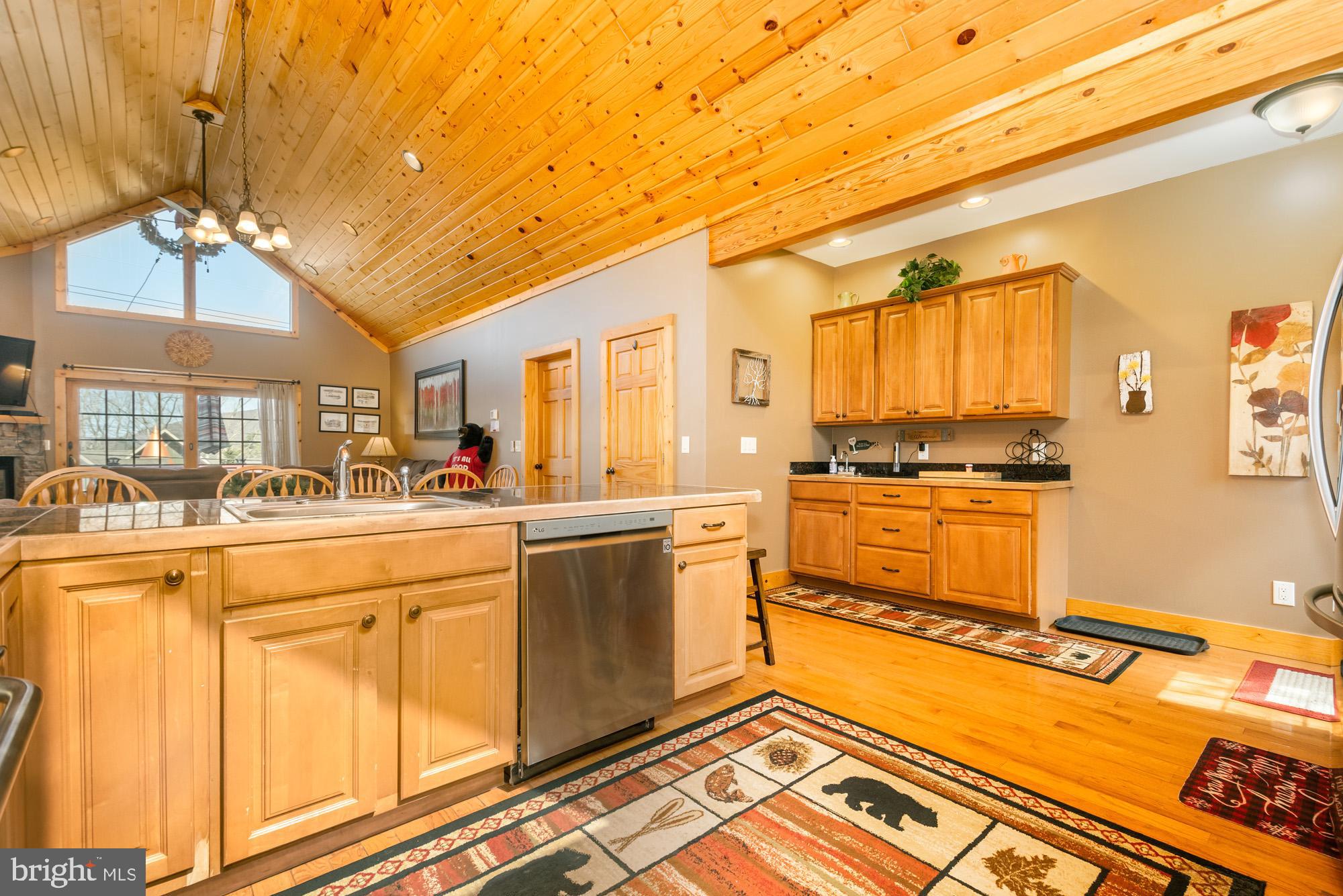 LAKESHORE DRIVE - Residential