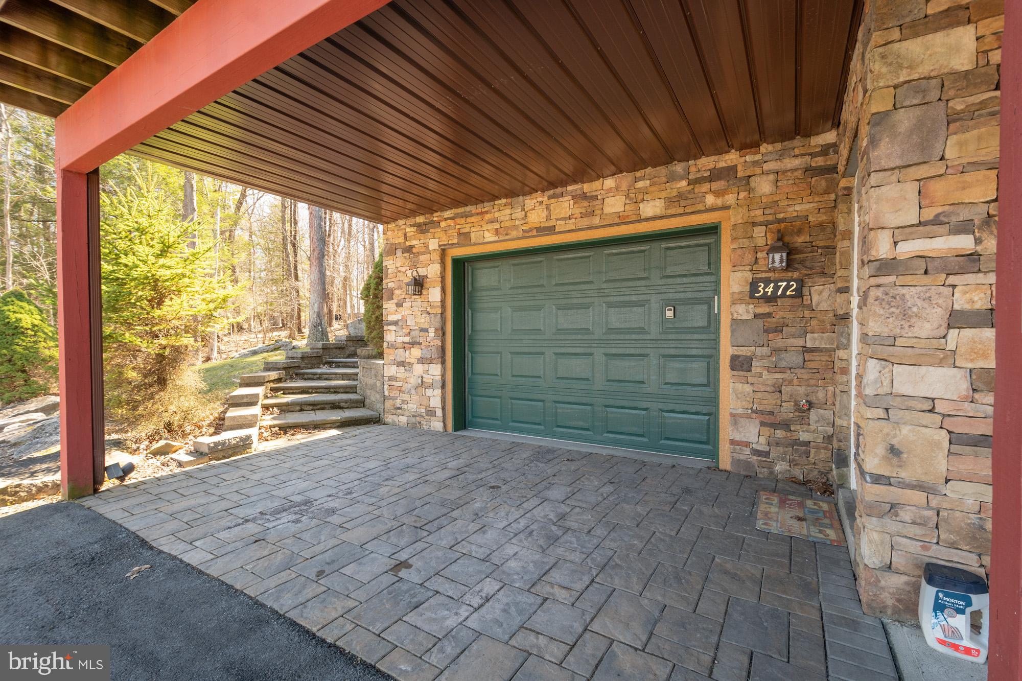 LAKESHORE DRIVE - Residential