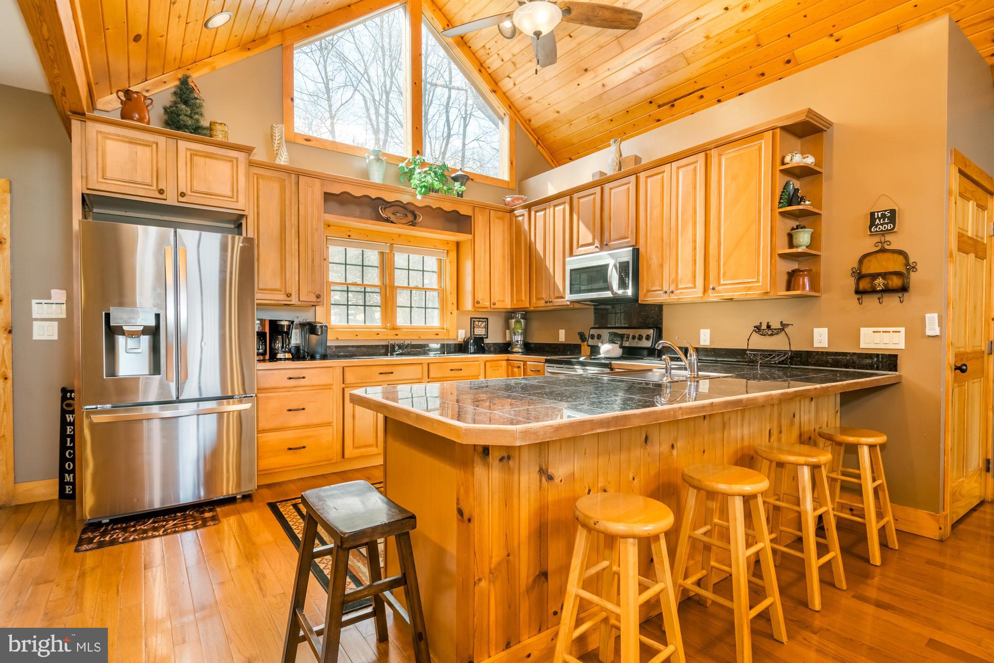 LAKESHORE DRIVE - Residential