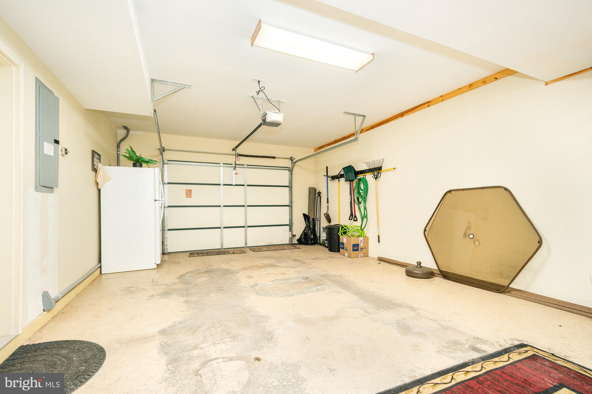 LAKESHORE DRIVE - Residential