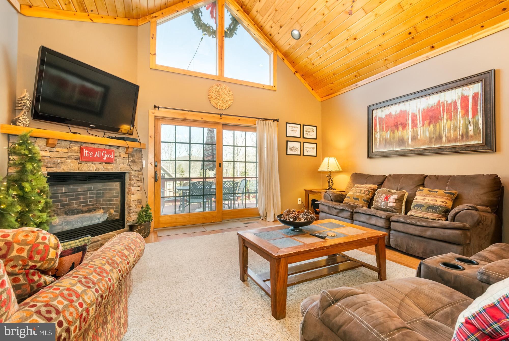 LAKESHORE DRIVE - Residential