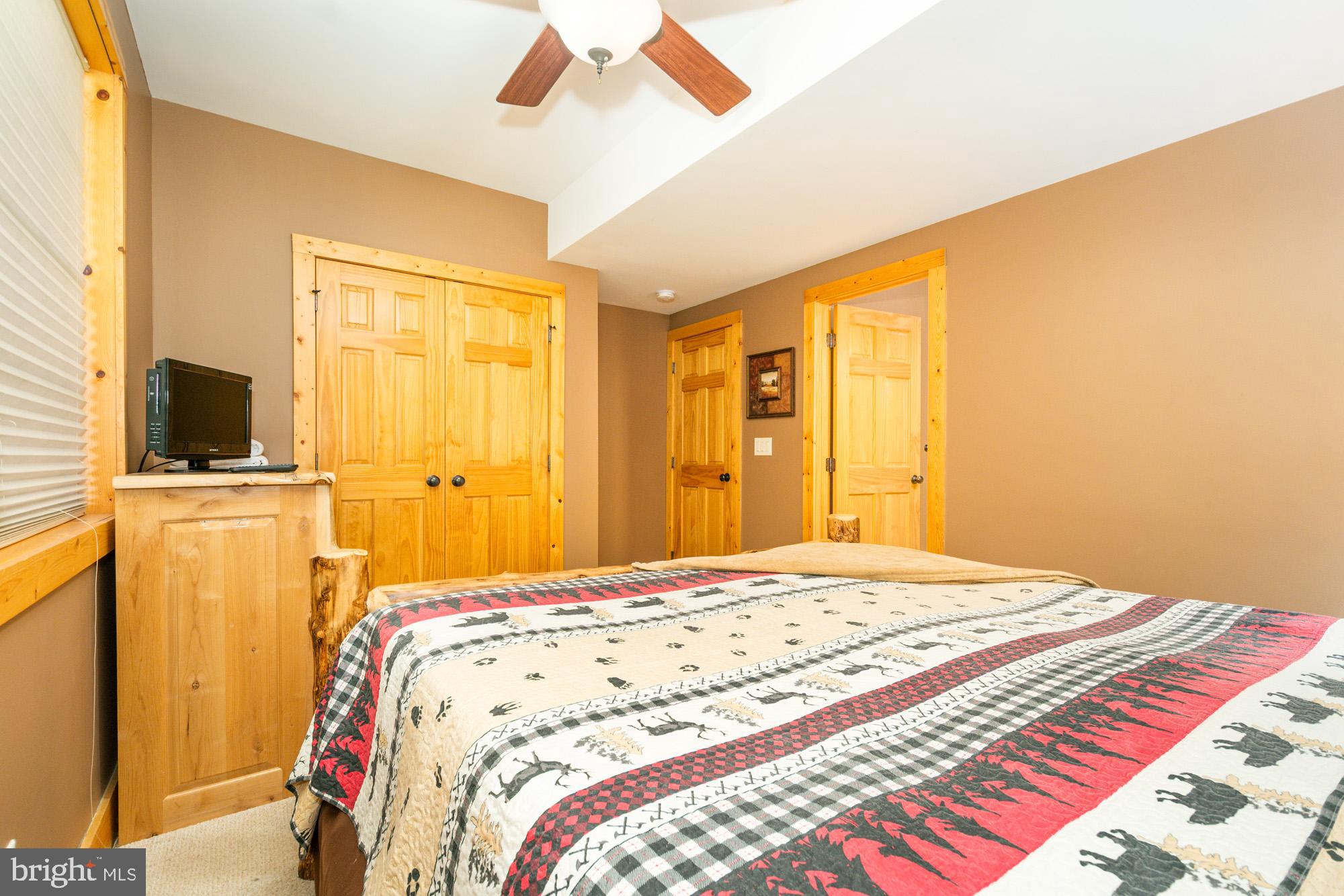 LAKESHORE DRIVE - Residential