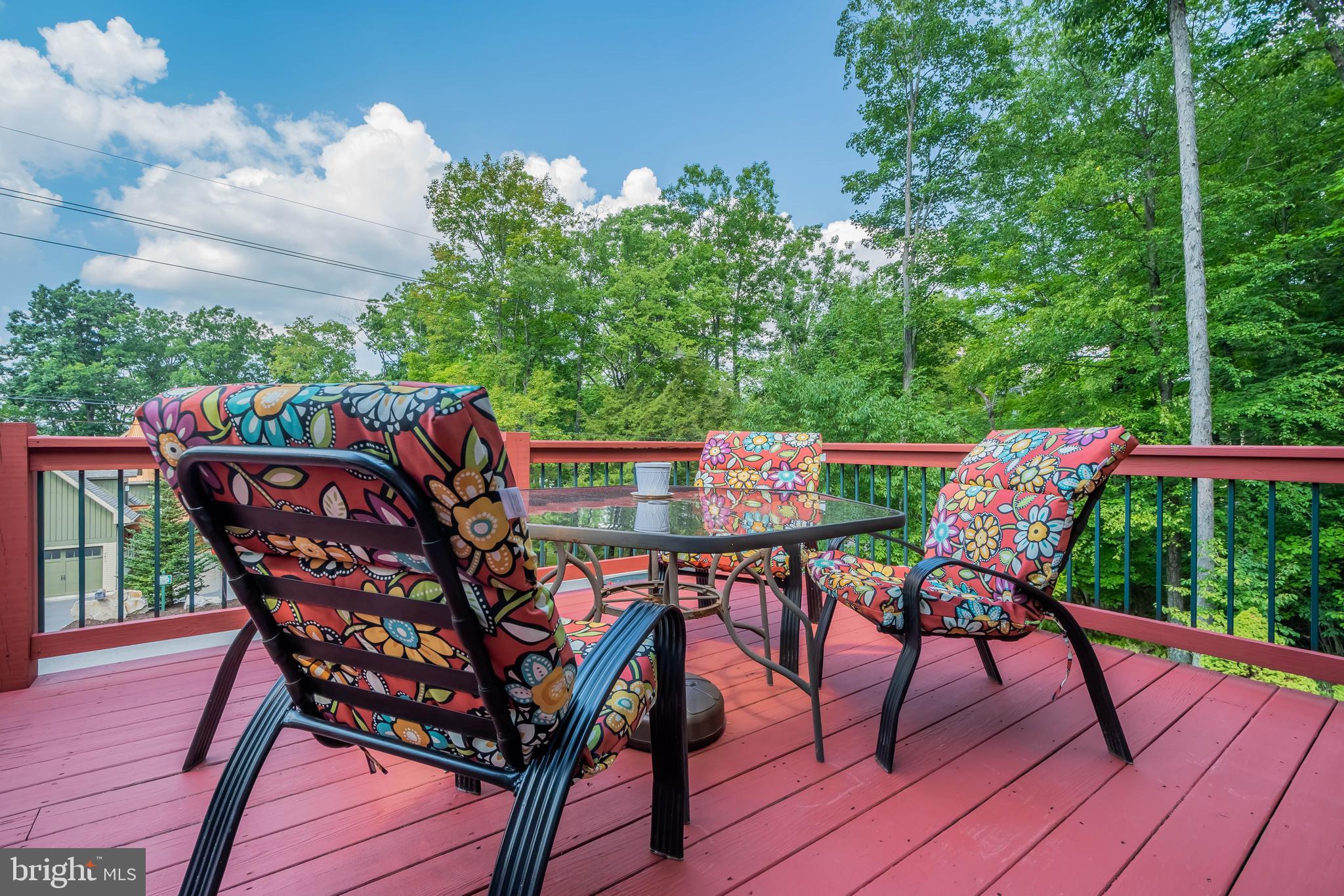 LAKESHORE DRIVE - Residential