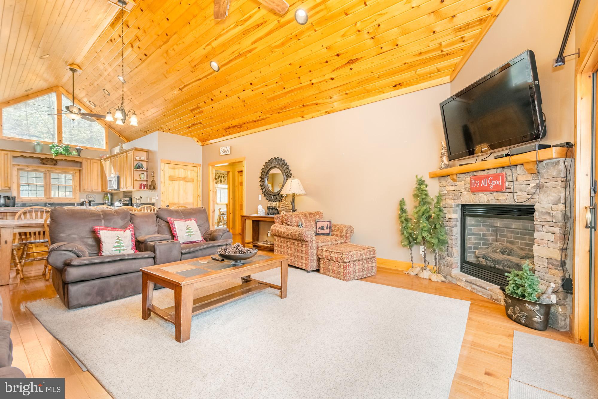 LAKESHORE DRIVE - Residential