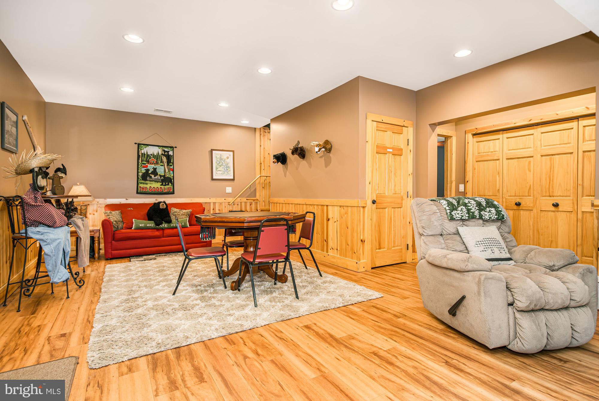 LAKESHORE DRIVE - Residential