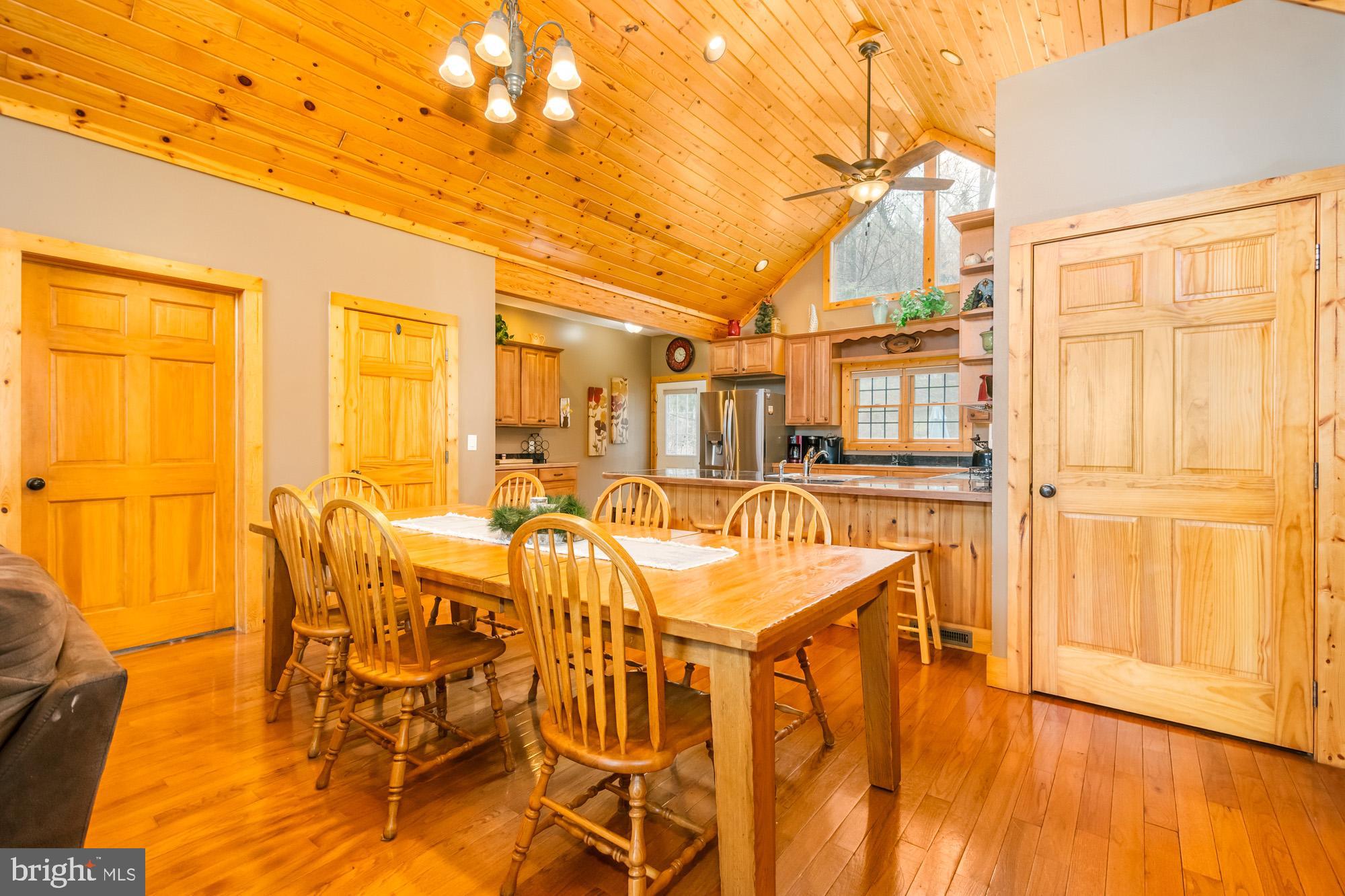 LAKESHORE DRIVE - Residential