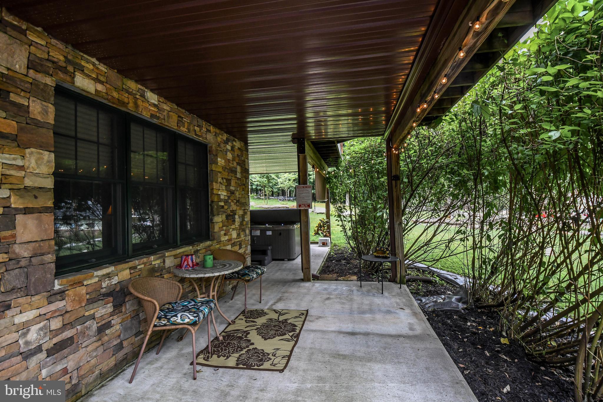 LAKESHORE DRIVE - Residential