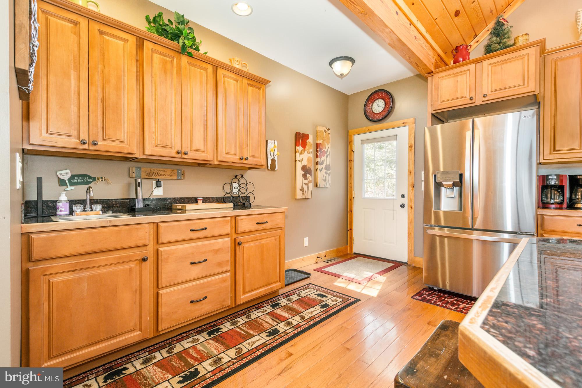 LAKESHORE DRIVE - Residential