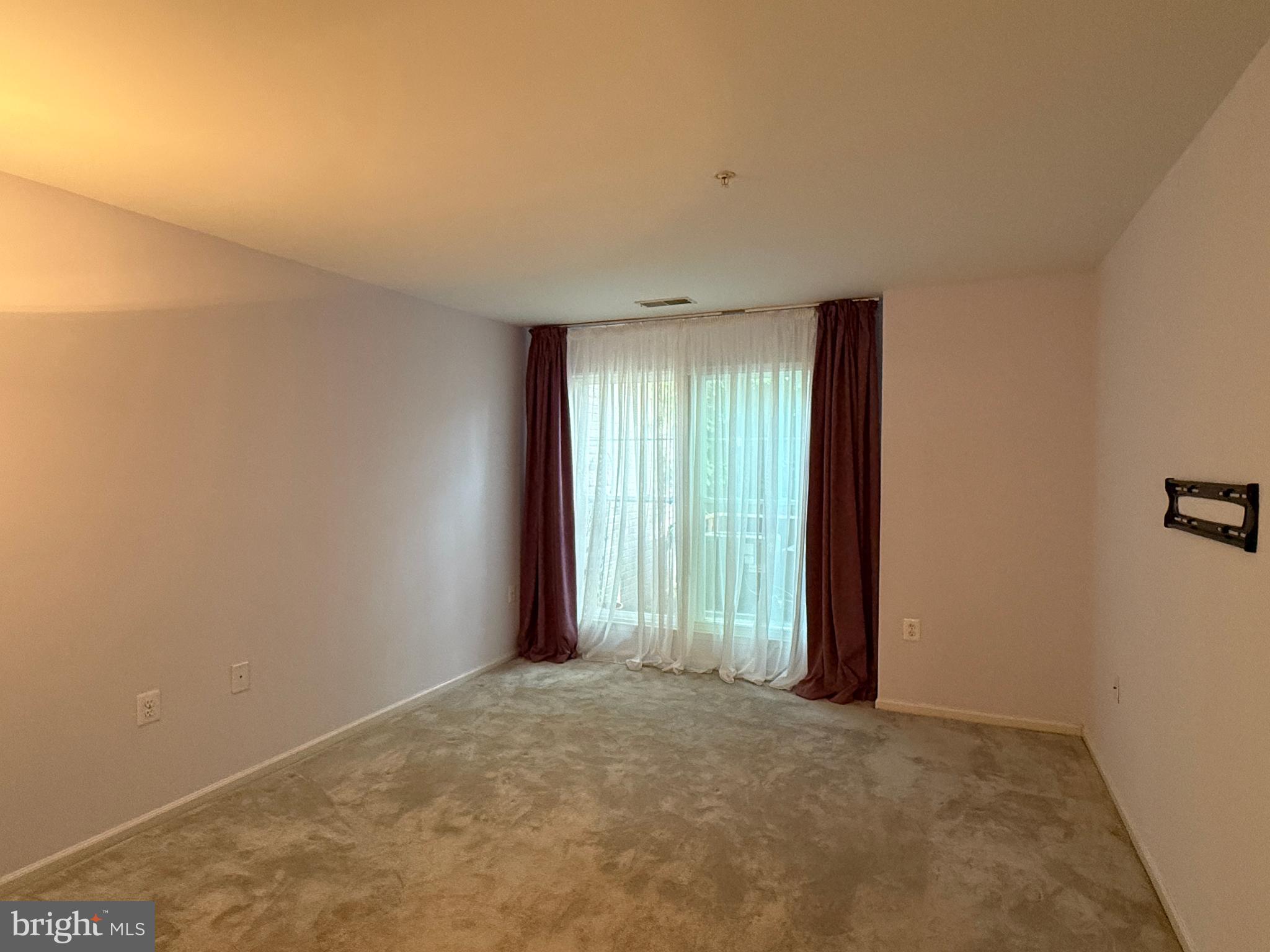 NORTH POINT VILLAS - Residential Lease