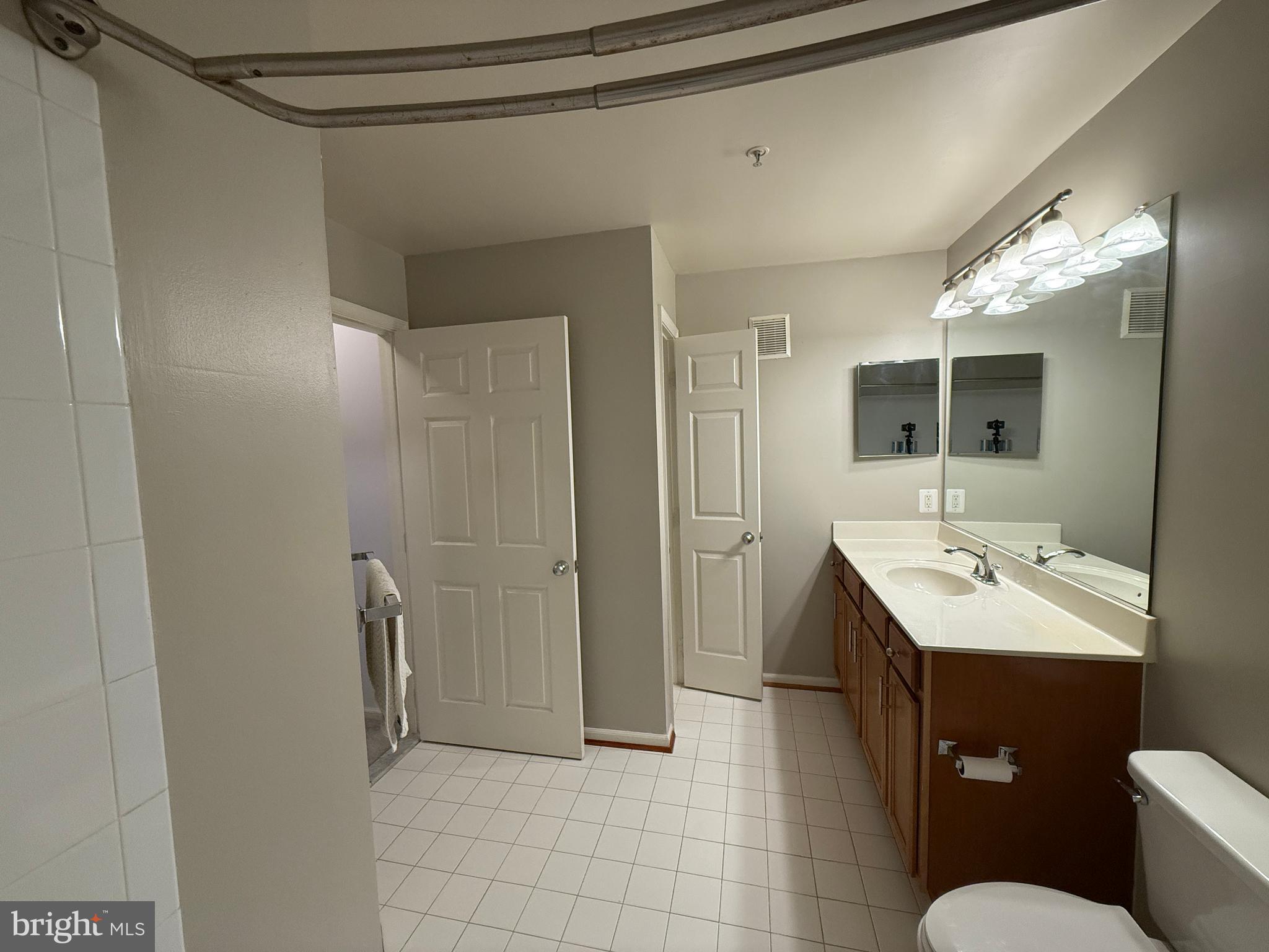 NORTH POINT VILLAS - Residential Lease