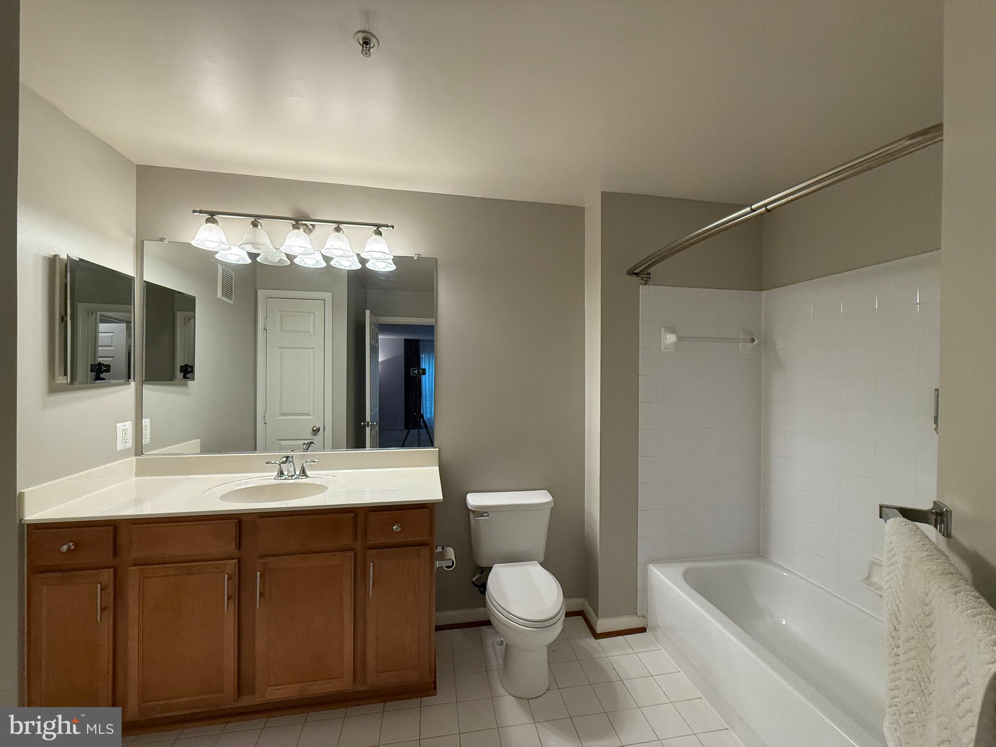 NORTH POINT VILLAS - Residential Lease