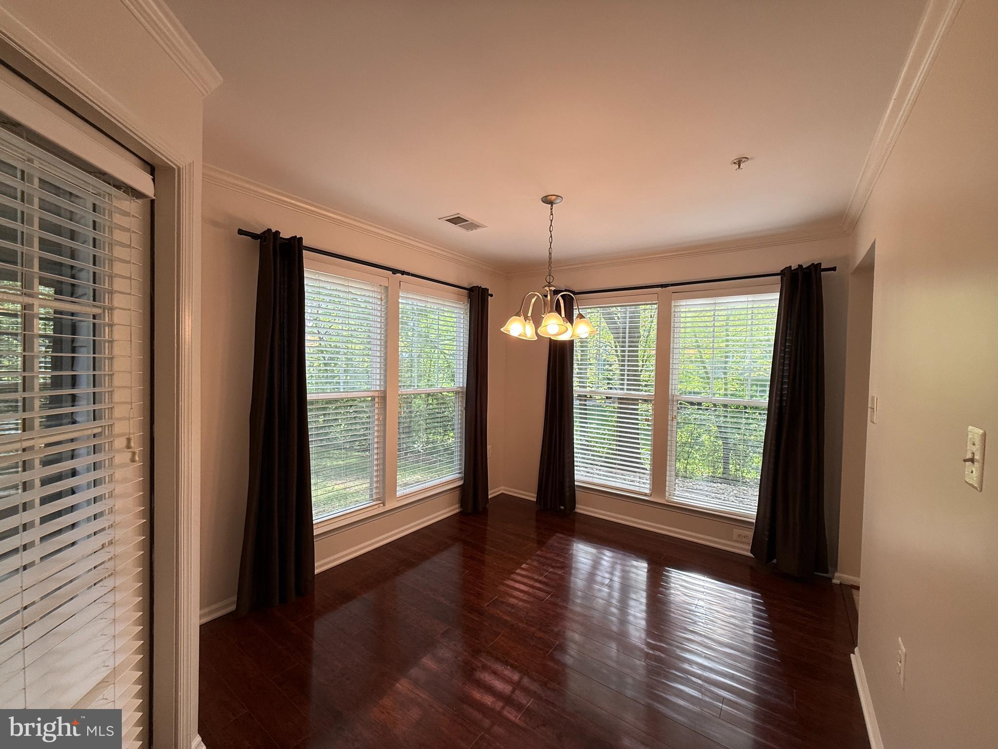 NORTH POINT VILLAS - Residential Lease