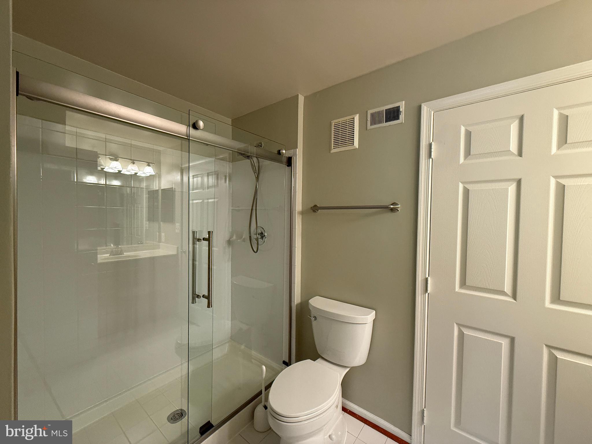 NORTH POINT VILLAS - Residential Lease