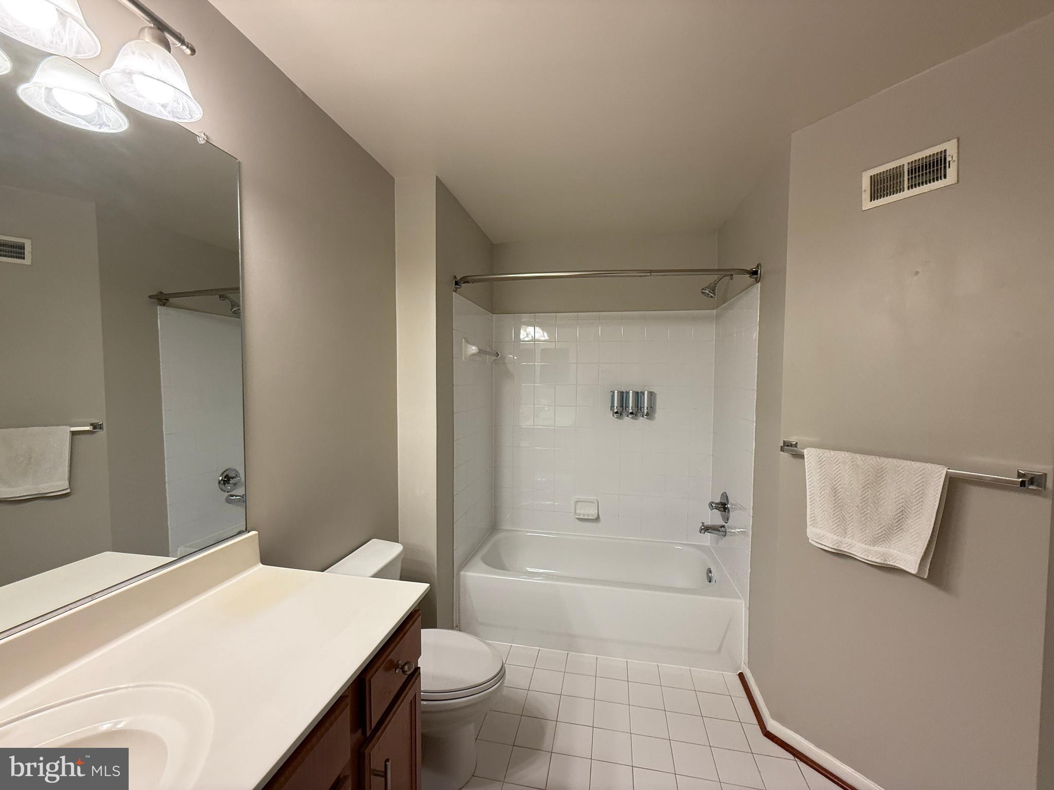 NORTH POINT VILLAS - Residential Lease