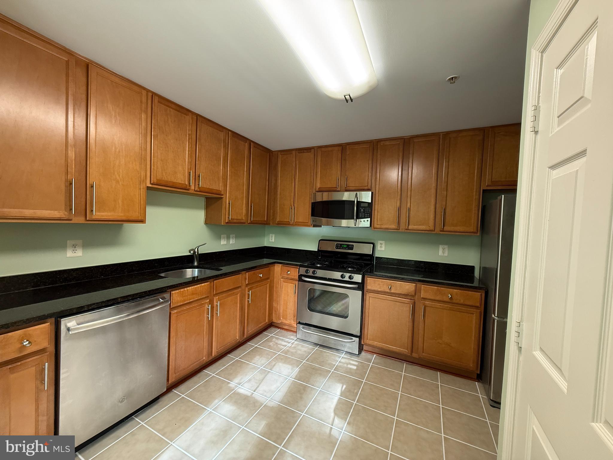 NORTH POINT VILLAS - Residential Lease