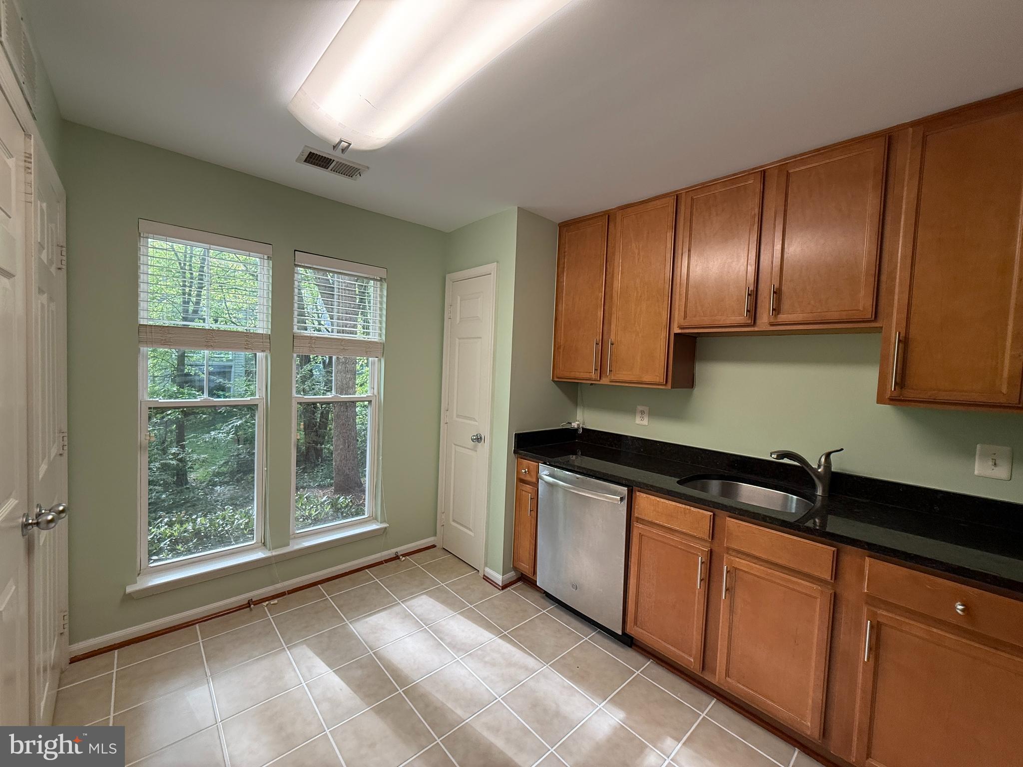 NORTH POINT VILLAS - Residential Lease