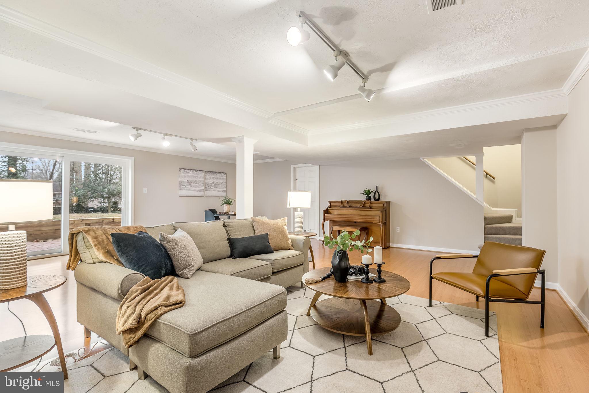 SLEEPY HOLLOW MANOR - Residential