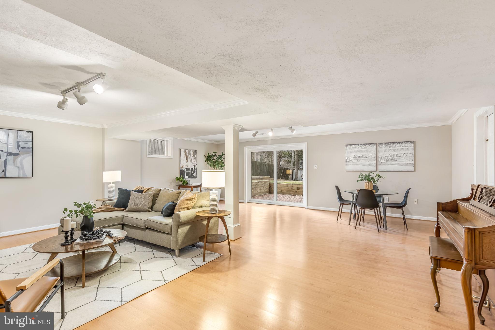 SLEEPY HOLLOW MANOR - Residential