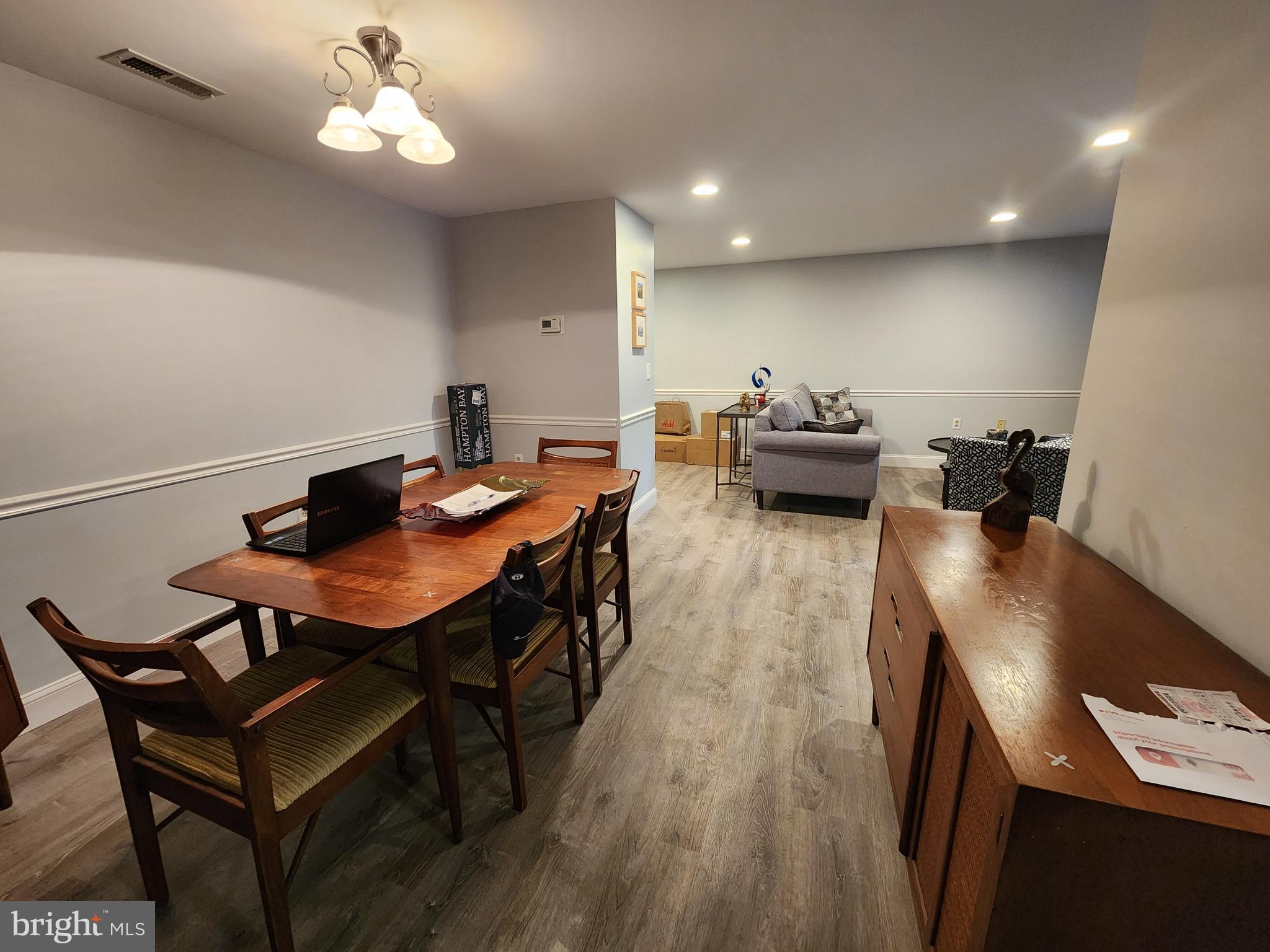 FARMINGDALE - Residential