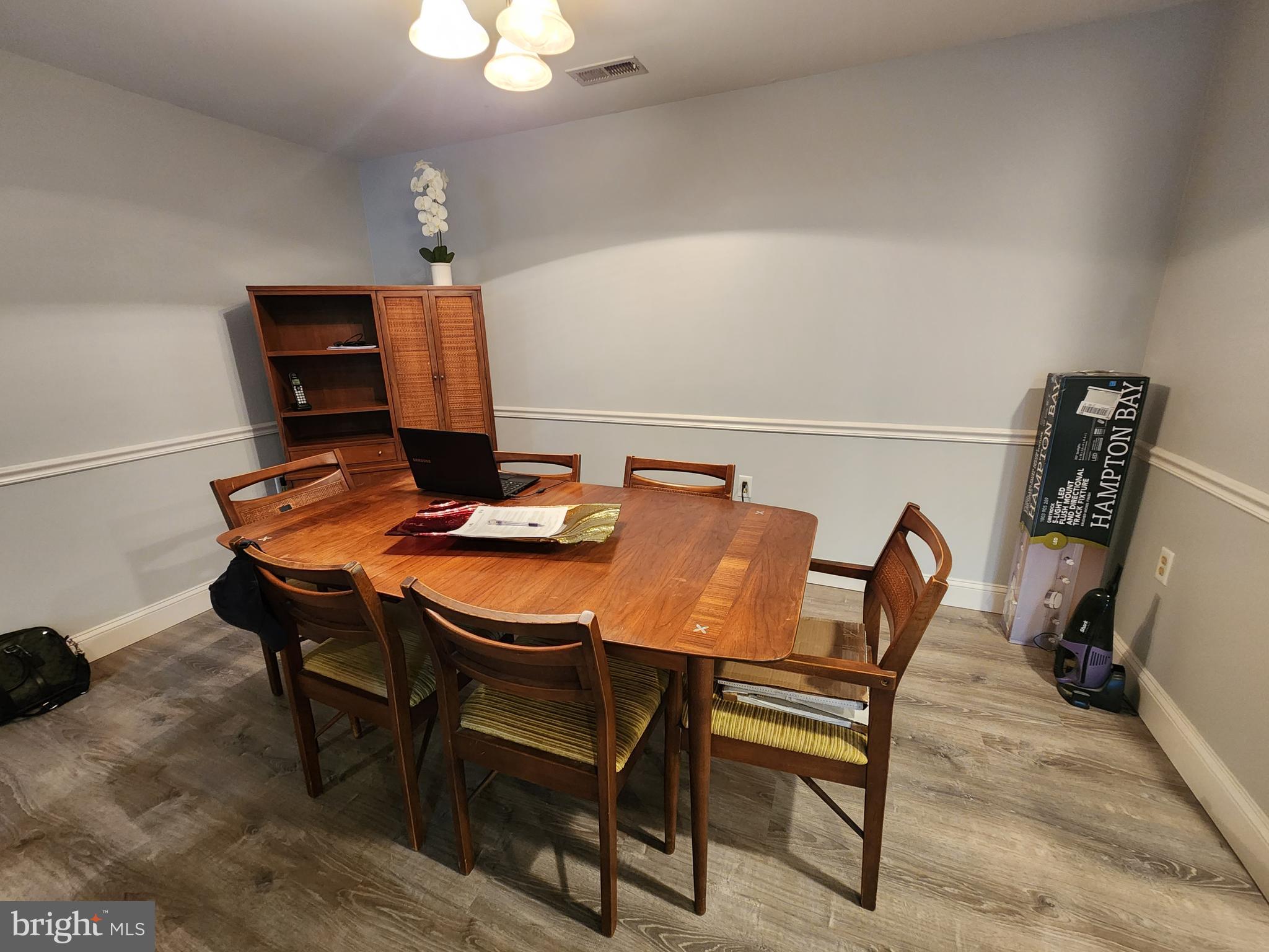 FARMINGDALE - Residential