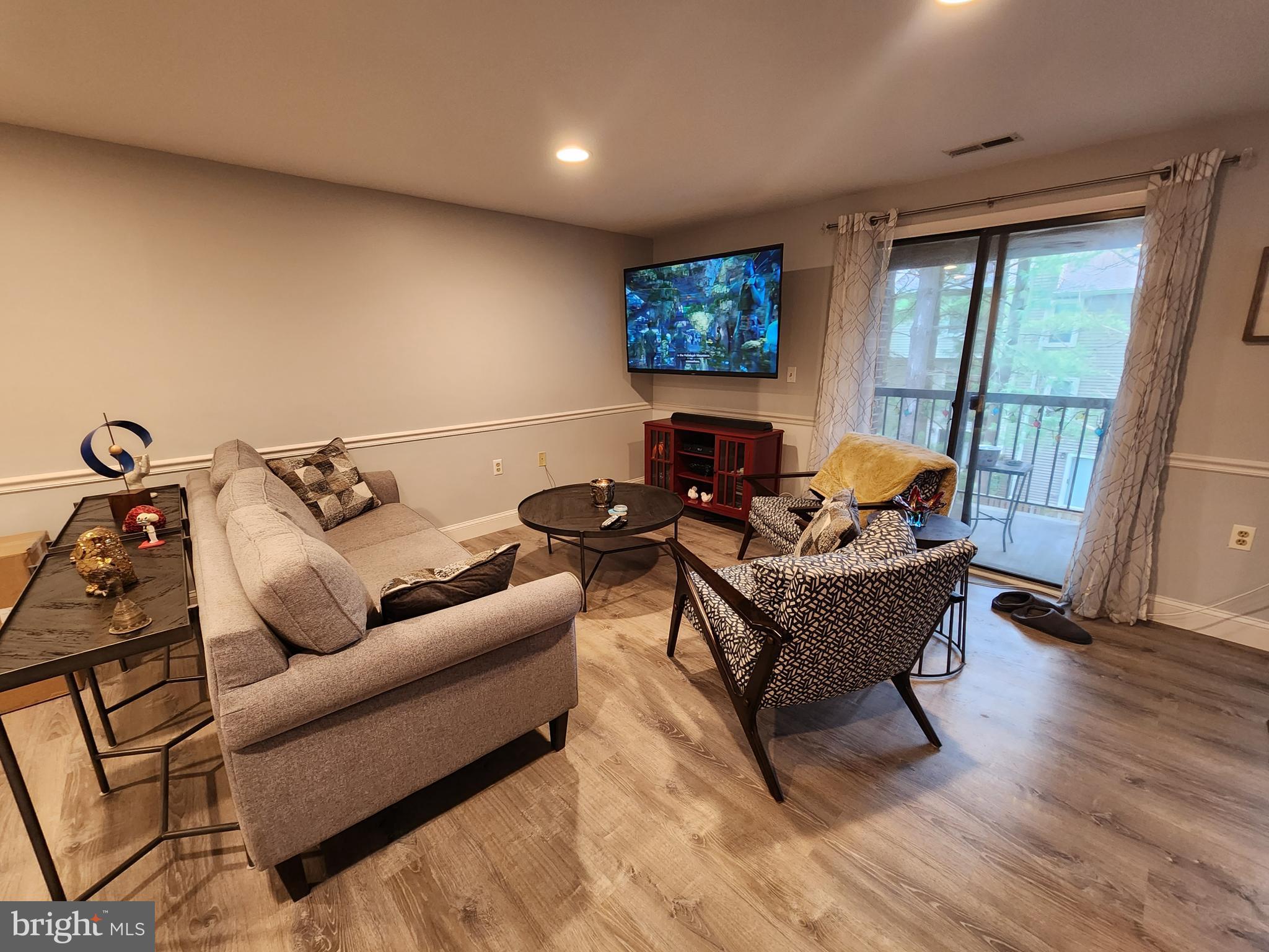 FARMINGDALE - Residential