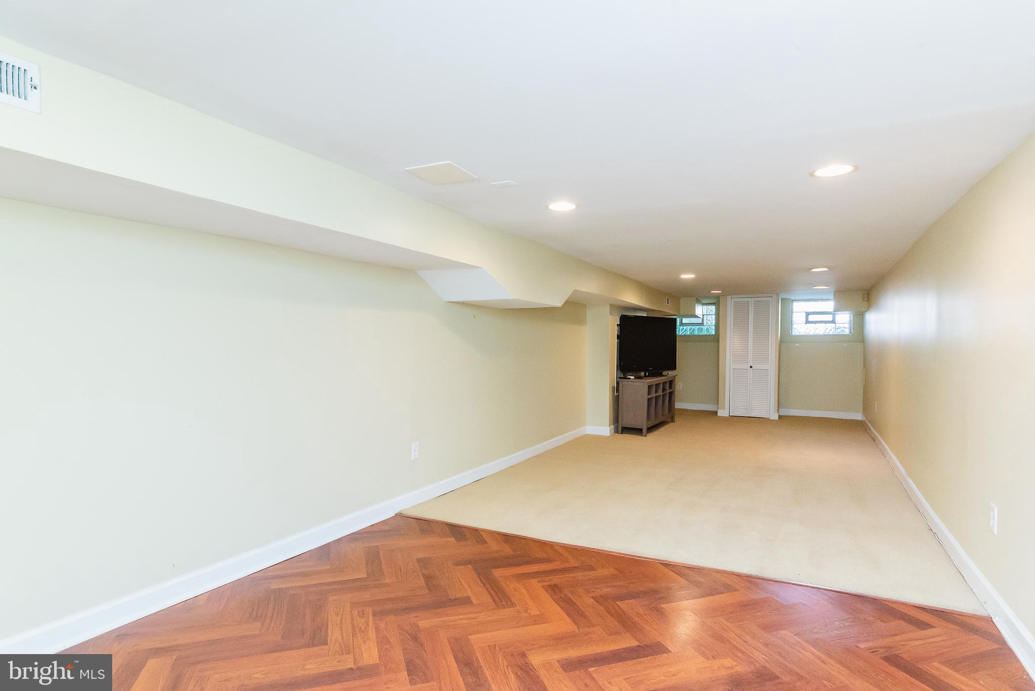 CHARLES VILLAGE - Residential