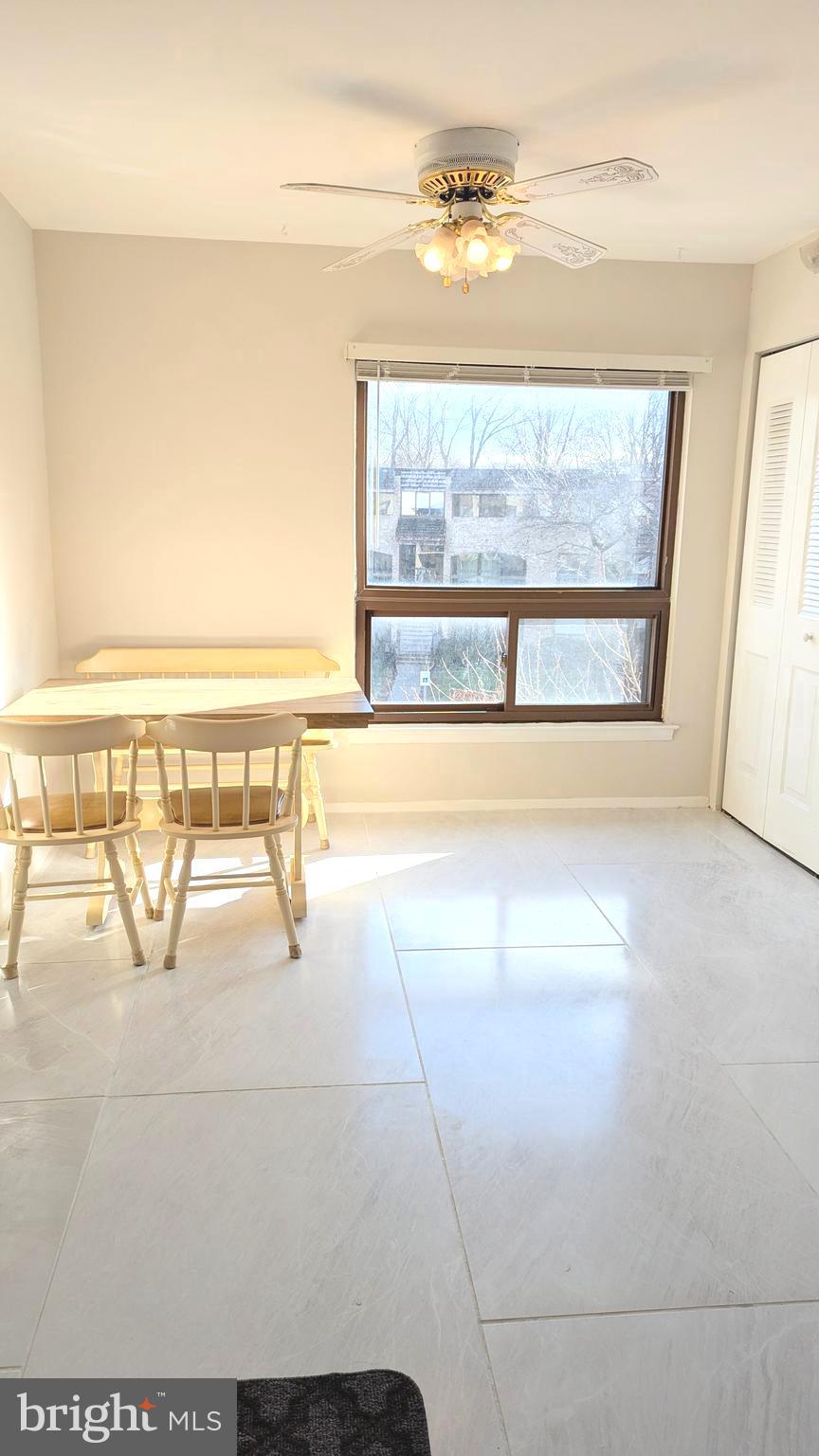 HYDE PARK - Residential Lease