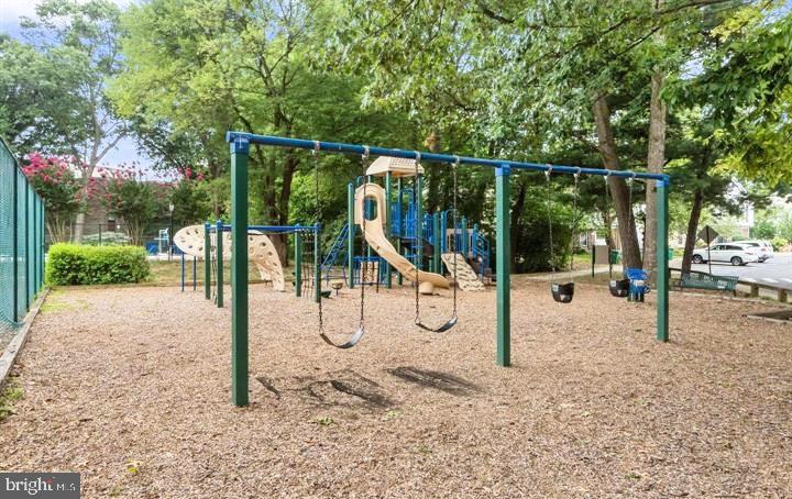 HYDE PARK - Residential Lease