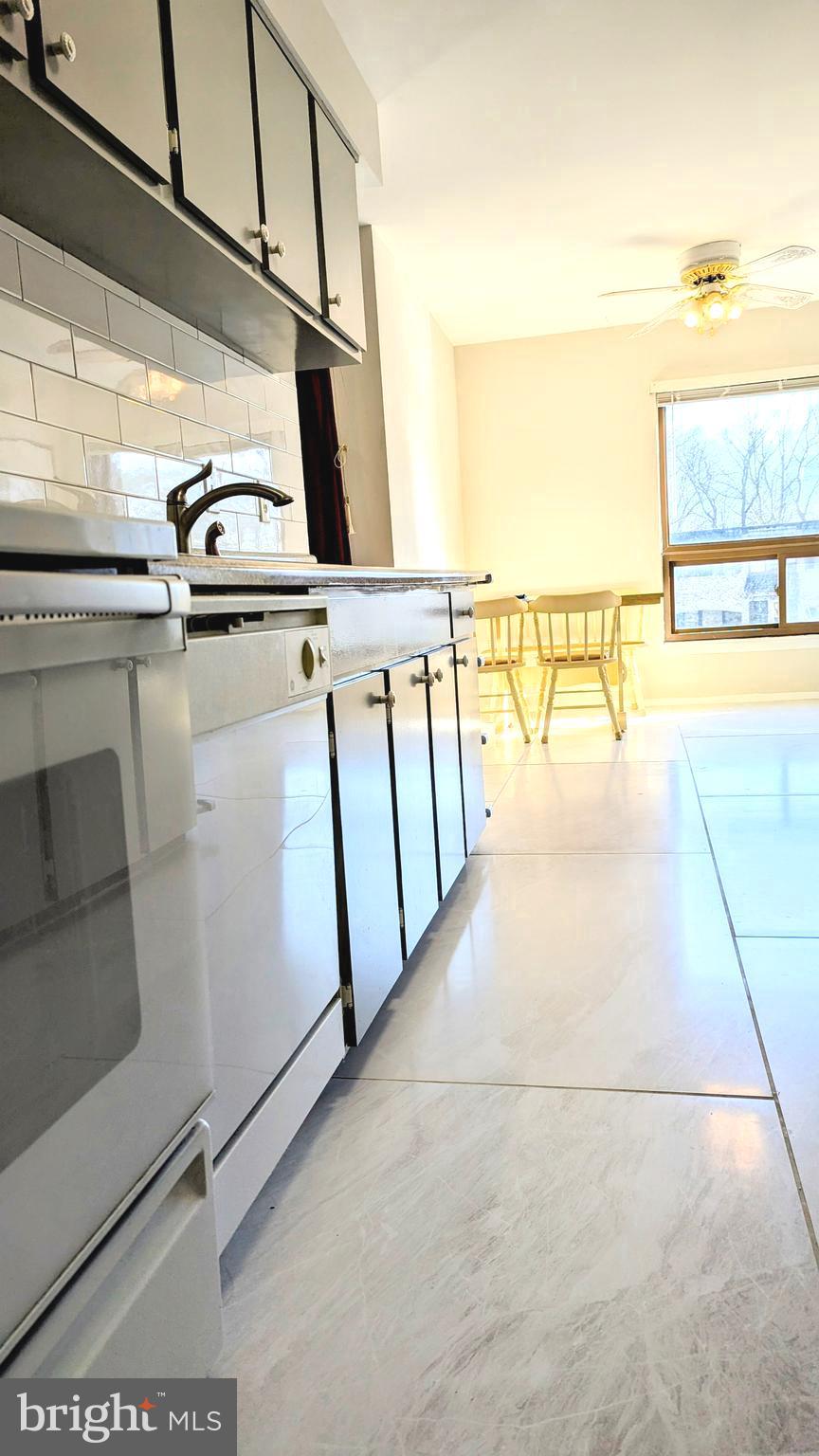 HYDE PARK - Residential Lease