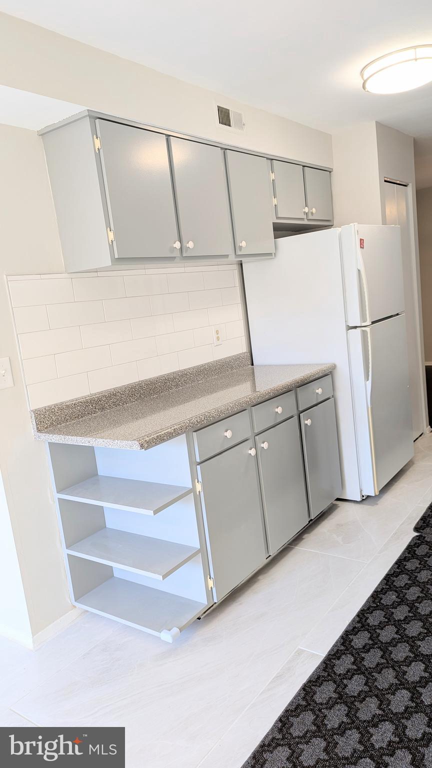 HYDE PARK - Residential Lease