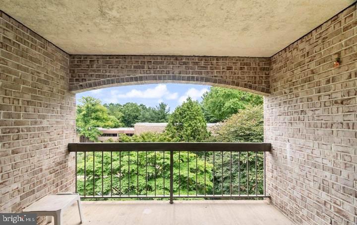 HYDE PARK - Residential Lease