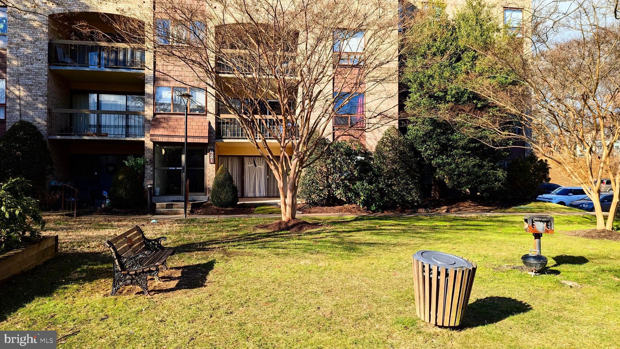 HYDE PARK - Residential Lease