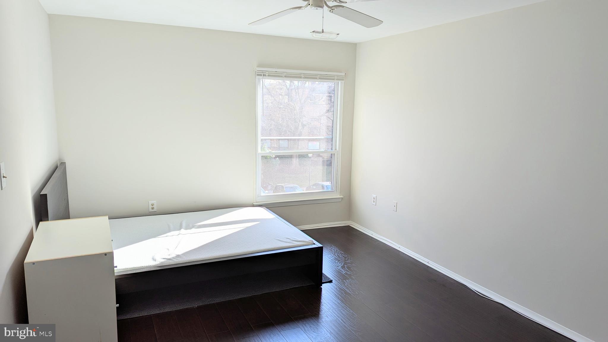 HYDE PARK - Residential Lease