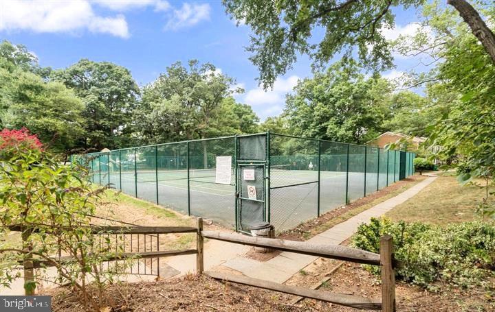 HYDE PARK - Residential Lease