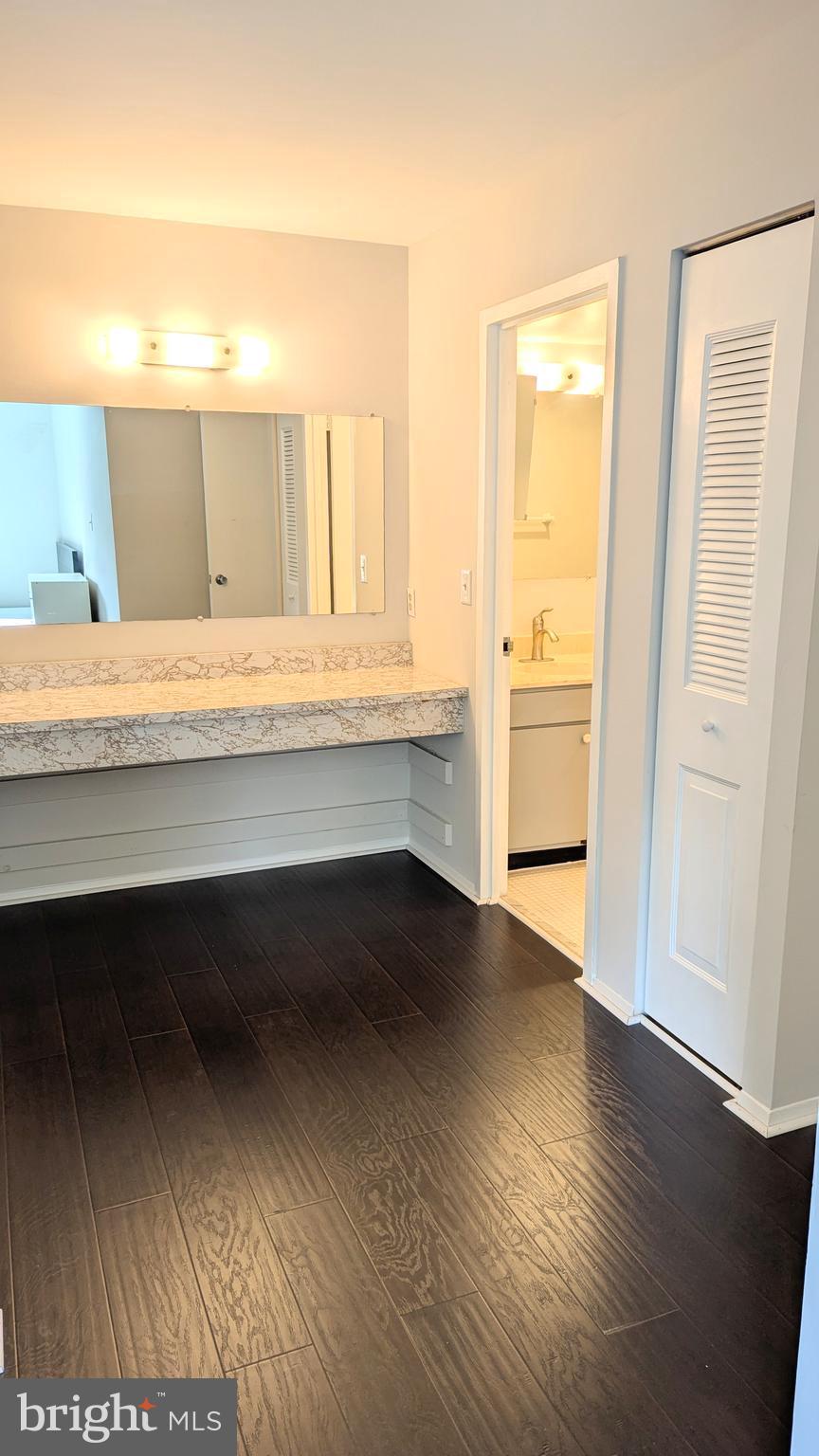 HYDE PARK - Residential Lease